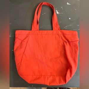 Lululemon side cinch bag